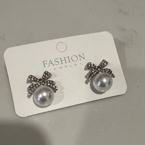 Fashion Jewelry Silver Pearl Bow Earrings